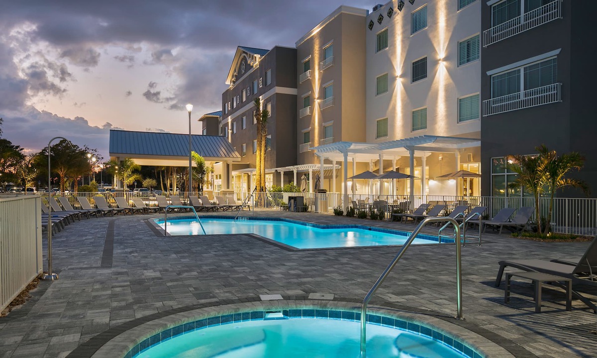 Pinecraft Hotel | Carlisle Inn