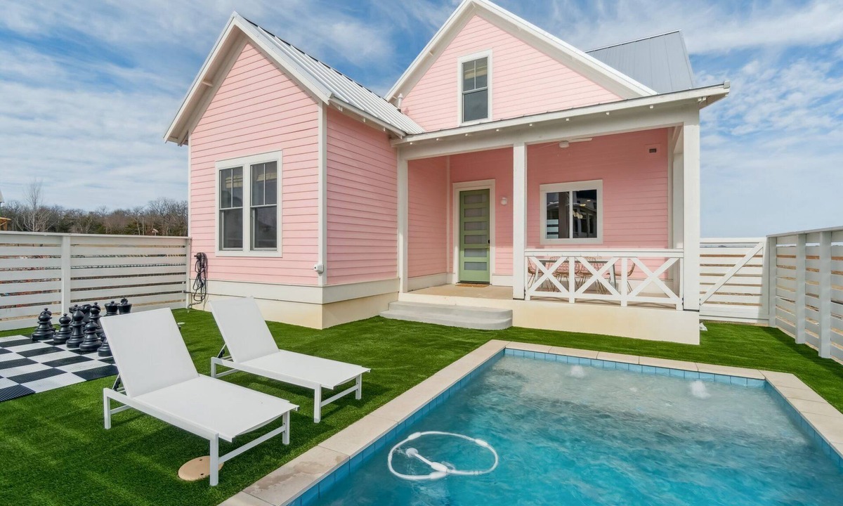 Eufaula House | Carlton Landing-Pink Cabana with private pool