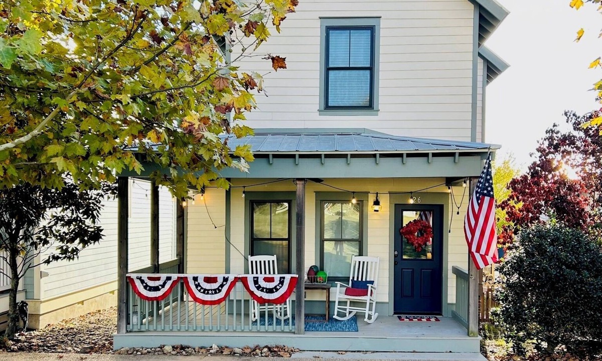 Carlton Landing House | Carlton Landing Cottage w/Putting Green & Arcade Game
