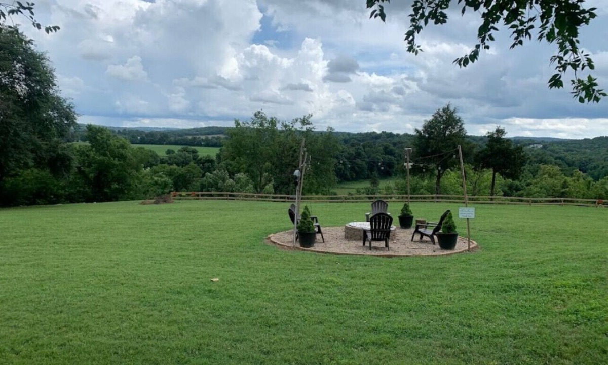 Yellville Hotel | Carlton Marion Inn