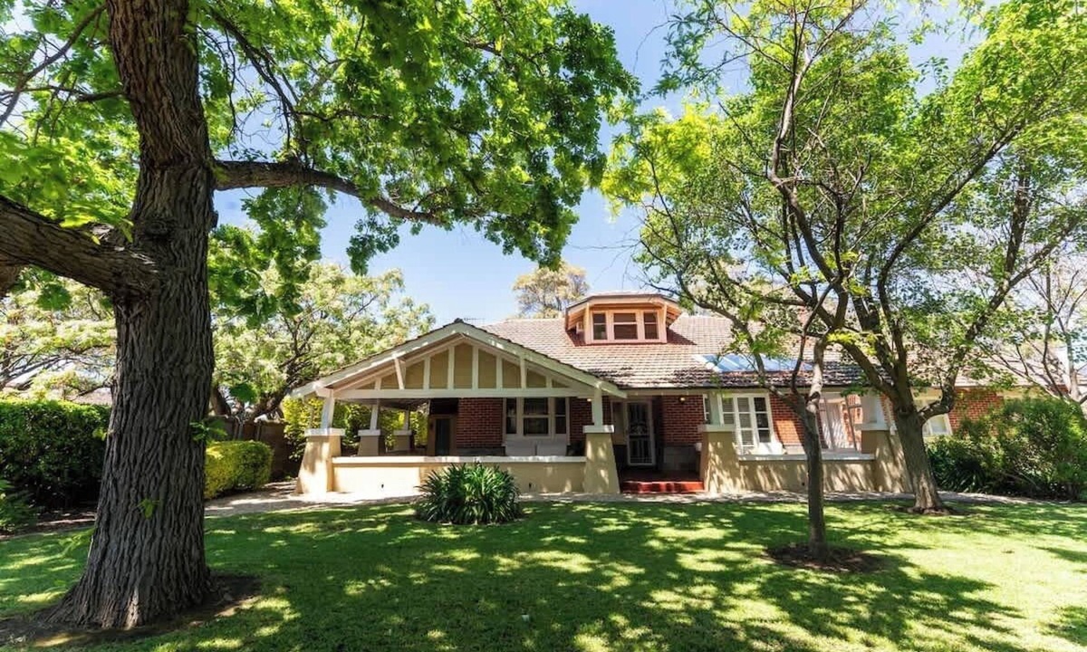 Brighton House | Carlyle Bungalow Summ