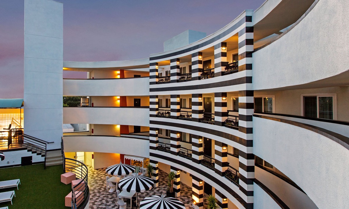 Pico - Robertson Hotel | Carlyle Inn