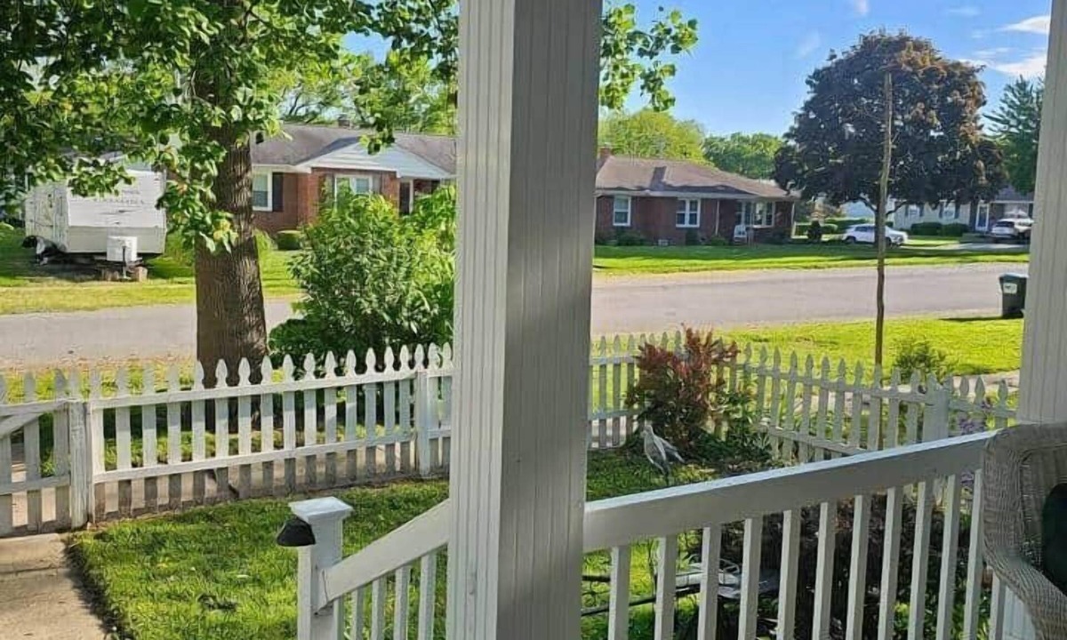 Carlyle House | Carlyle lake home!