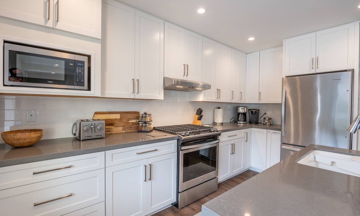 Golden Rectangle Apartment | Carmel-By-The-Sea Two King Bedroom en-suite Bath Rental in Town