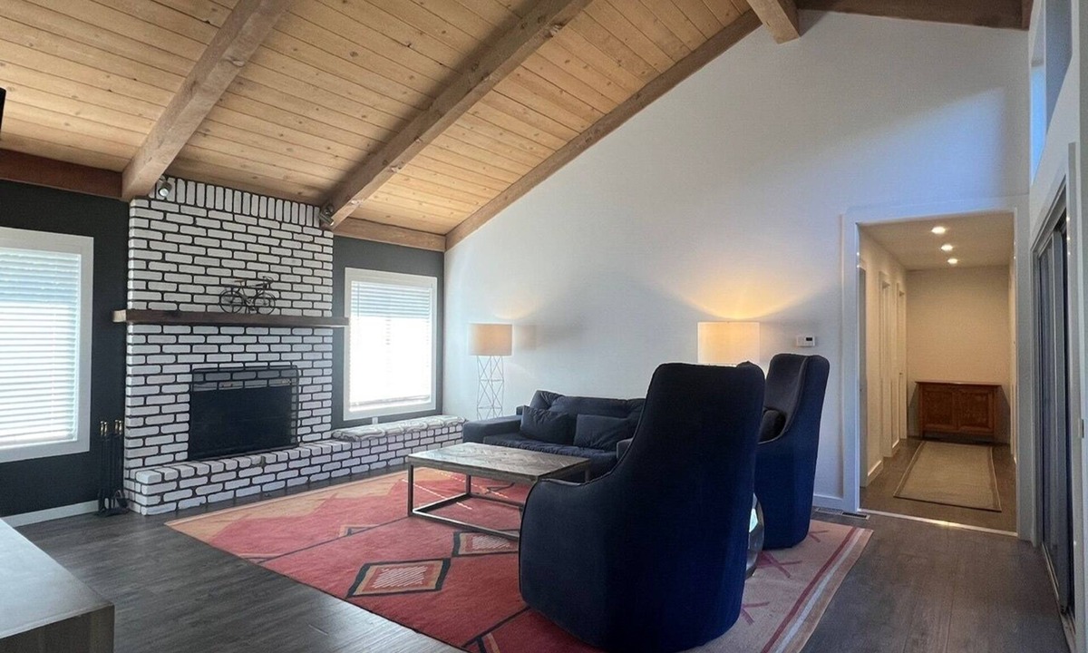 Carmel Valley Hotel | Carmel Valley Village House