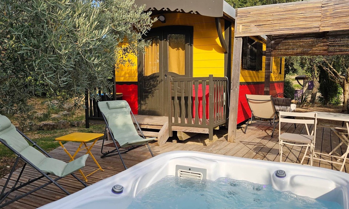 Baron Ski Chalet | CARMEN caravan with SPA