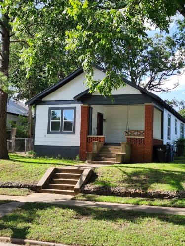 Denison House | Carmie's 1920 bungalow on Main St