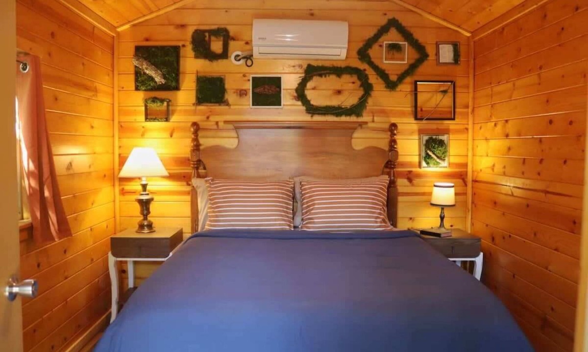 Wilder Cabin | Carnation's Cove-Cabin on Hidden Paradise Farms