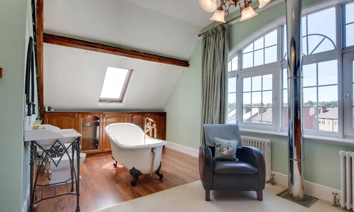 Swinton Apartment | Carnegie Library Shakespeare Apartment 3 bed