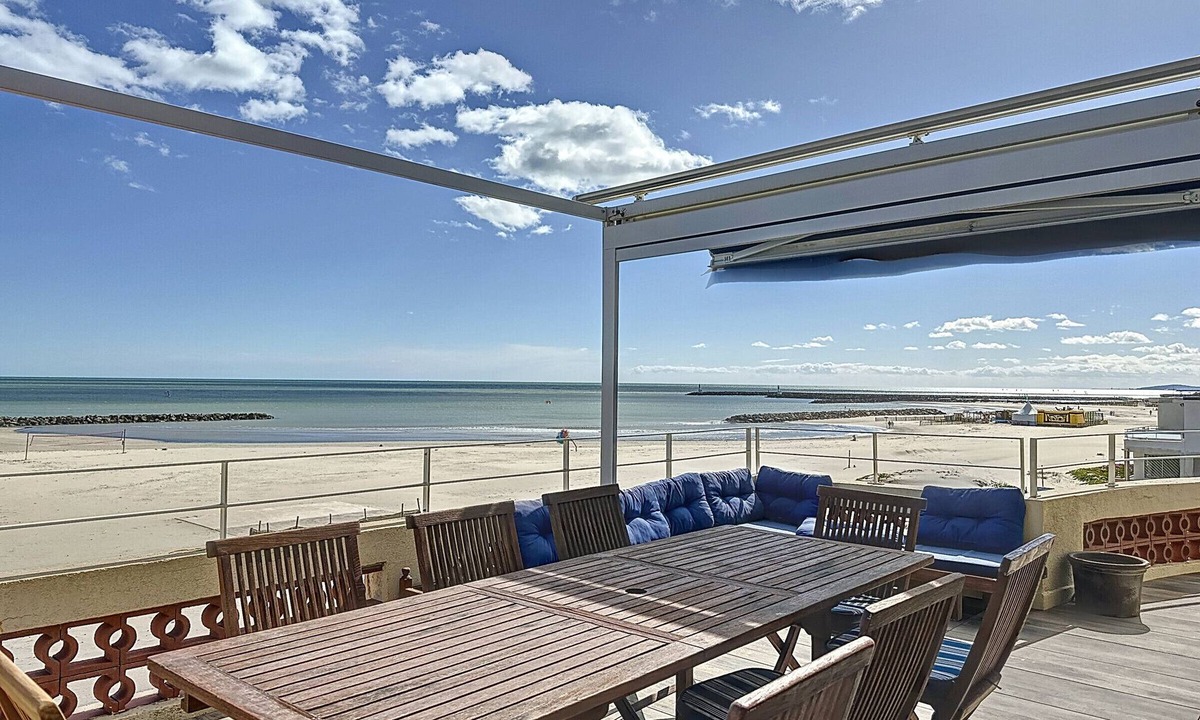 Carnon-Plage Apartment | Carnon F4 Apartment with terrace, parking, air conditioning, wifi, beach access