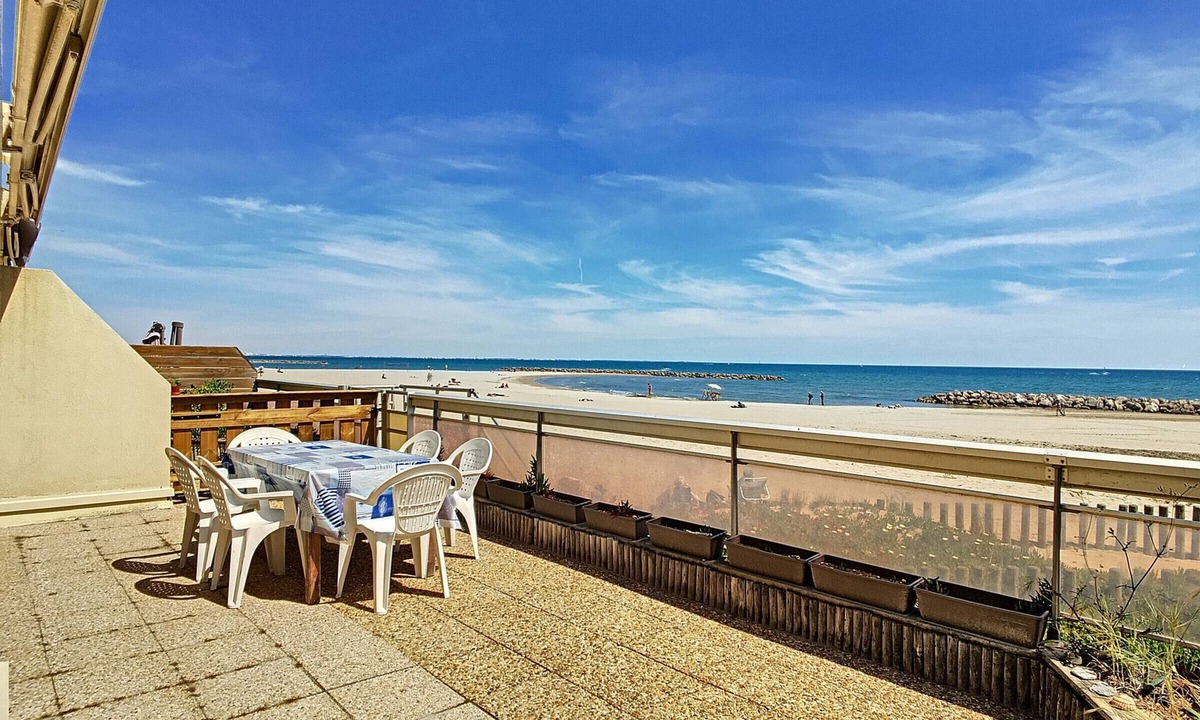Carnon-Plage Apartment | Carnon: FF3 Apt, 8-10 pers, Beach Access, Parking