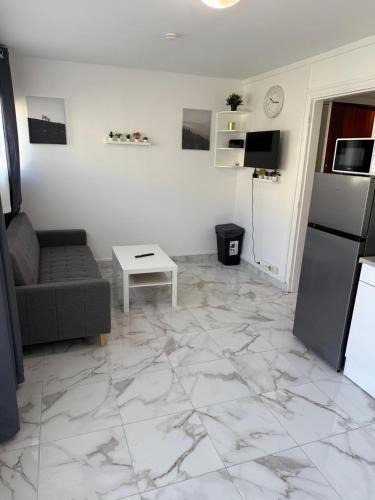 Villiers-le-Bel Apartment | Carnot - VILLIERS LE BEL proche Aéroport ROISSY CHARLES DE GAULLES & PARIS