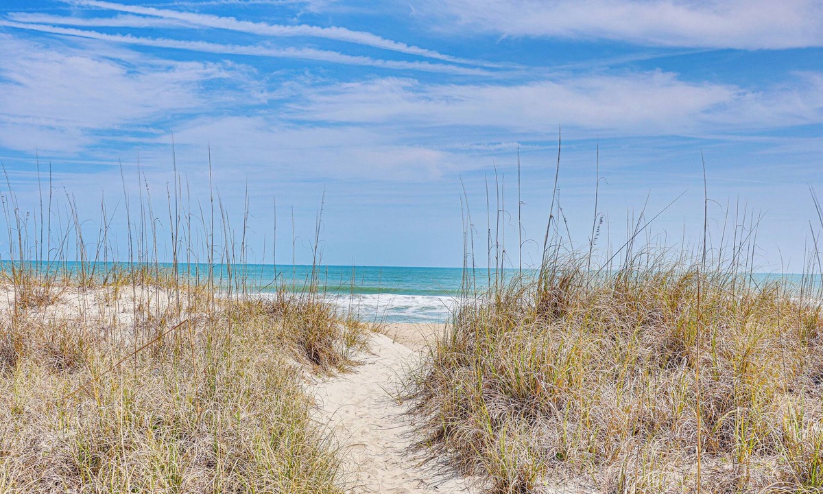 Carolina Beach Apartment | Carolina Beach Condo w/Balcony & Ocean Access!