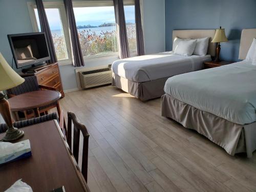 Thessalon Hotel | Carolyn Beach Inn