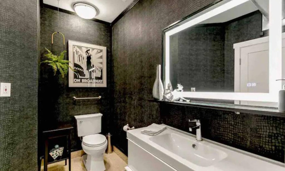 Englewood Apartment | Carousel 2 - a proven location with a proven Host