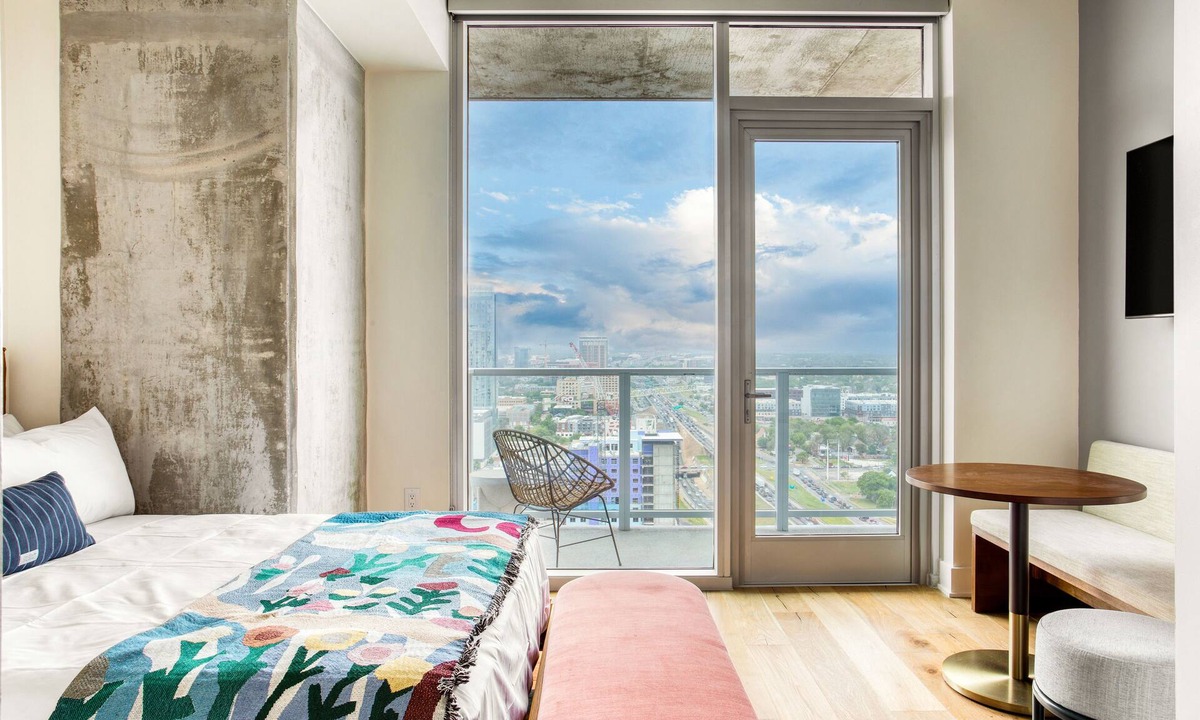 Rainey Street Historic District Condo | Carousel by AvantStay | Brand New Condo in Austin w/Amazing Amenities