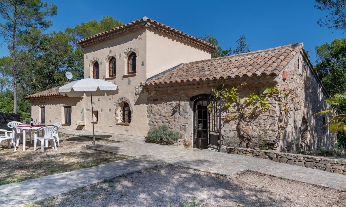 Flassans-sur-Issole House | Carpanel by Interhome