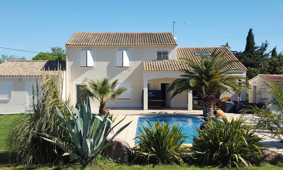 Orange Apartment | Carpe Diem apartment in a property surrounded by vineyards.