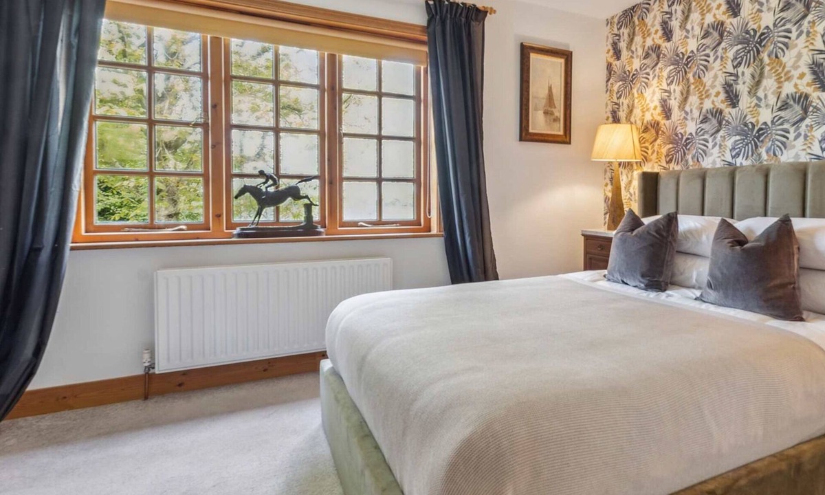 Maidensgrove House | Carpenter's Cottage - Tranquil Countryside Escape