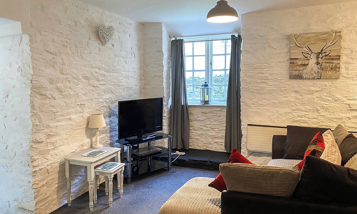 Liskeard Cottage | Carpenters Cottage - CV17