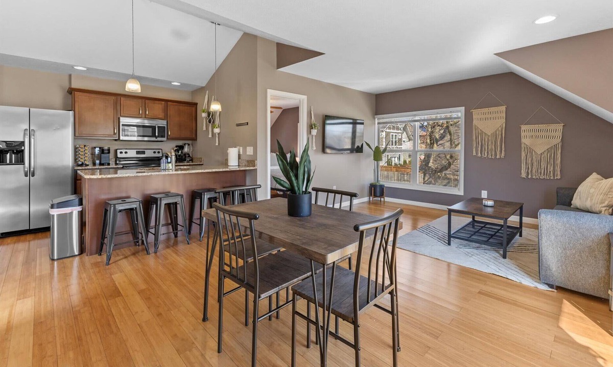 Kennedy King House | Carriage Home with early check in