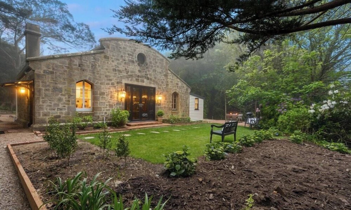 Crafers Apartment | Carriage House 1884 S