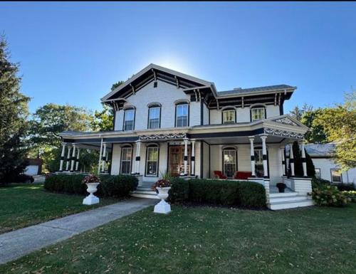 Monroe Bed & Breakfast | Carriage House Bed and Breakfast