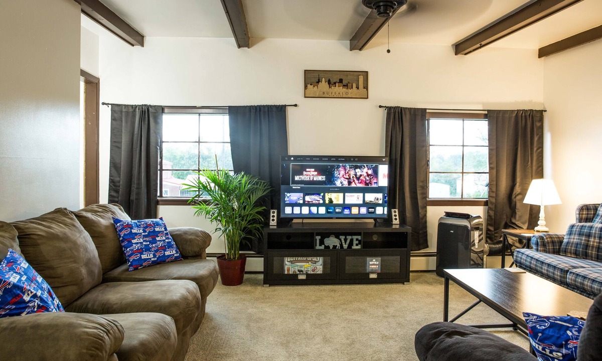 Hamburg Apartment | Carriage House between Highmark Stadium & EC Fair