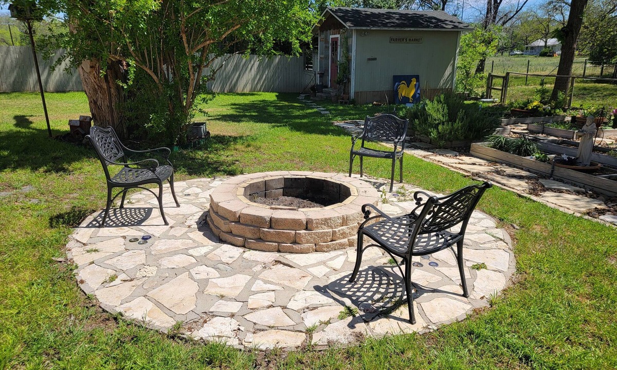 Boerne Apartment | Carriage House - Historical District One Block off High Street