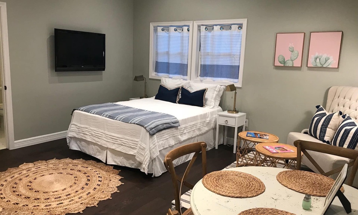Old West Austin House | Carriage House in Tarrytown - Central Austin, New in 2018