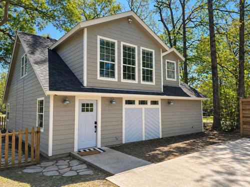 Huntington House | Carriage House