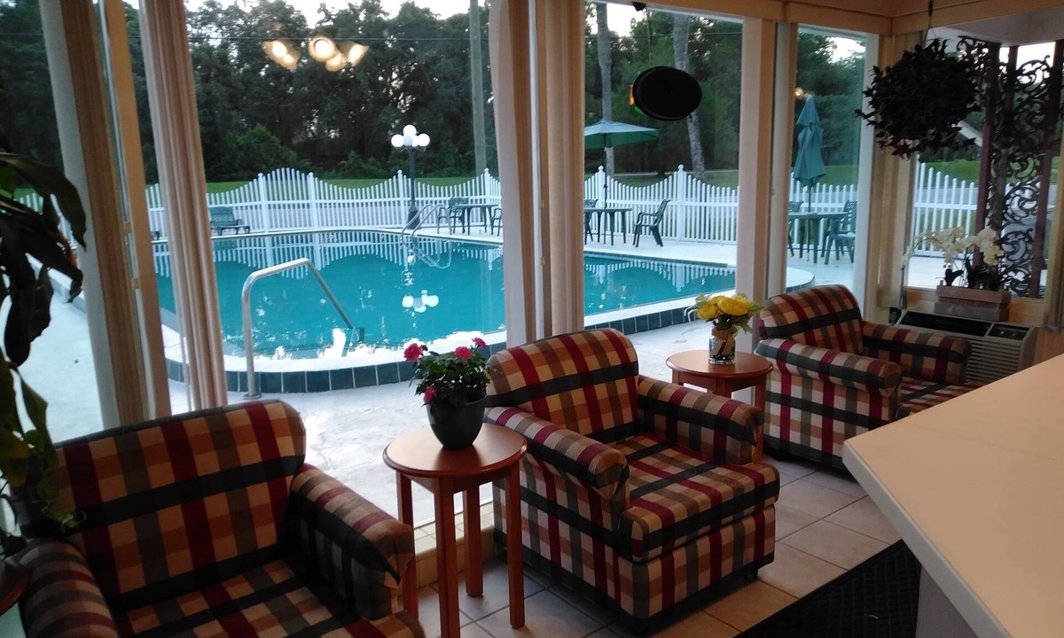 Cross City Hotel | Carriage Inn Motel