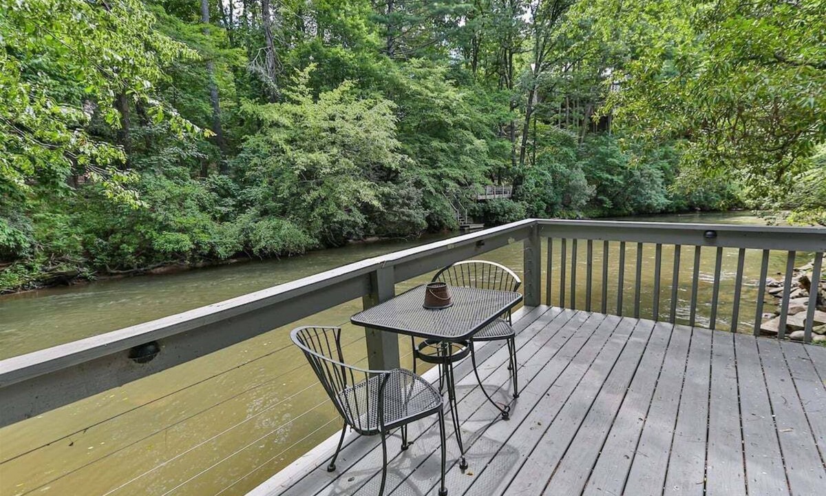 Rivers Edge Cabin | Cartecay Canoe House | Ellijay, GA