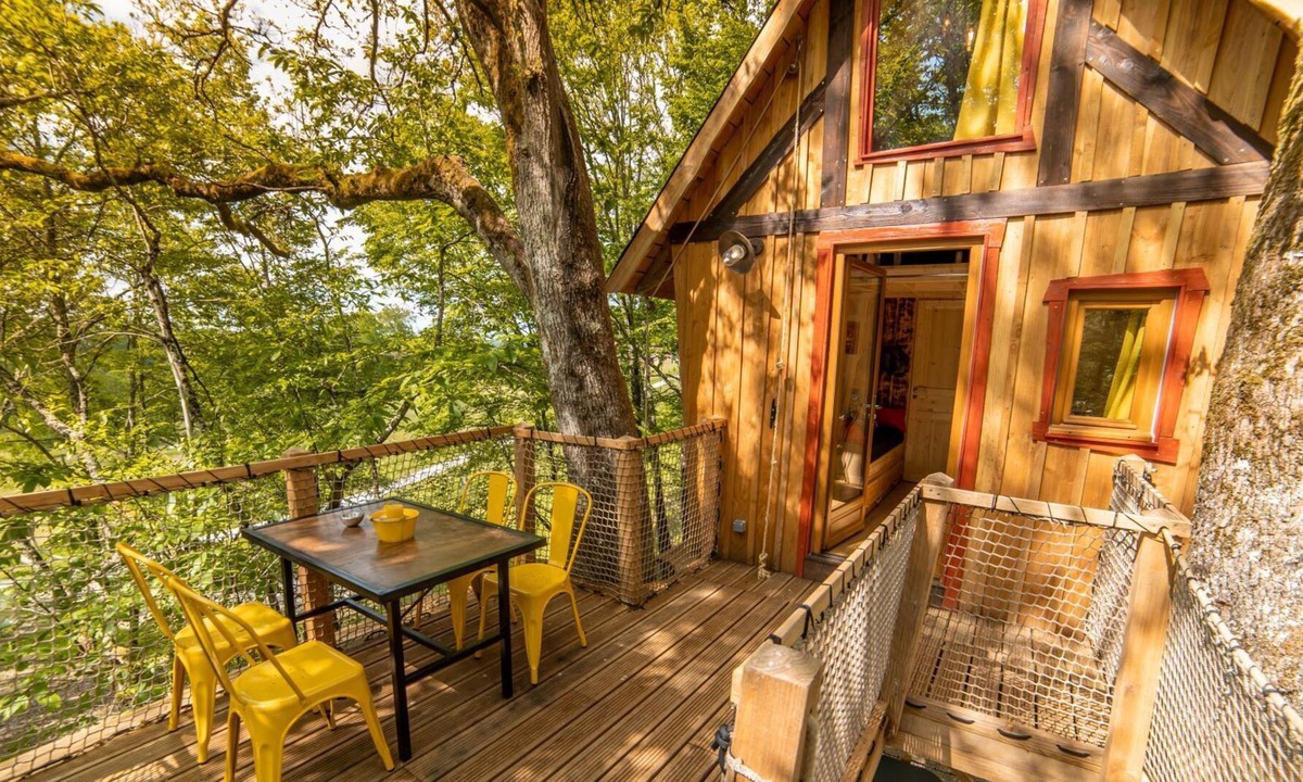 Lamothe-Fenelon Cabin | Cartoon hut with spa in the trees