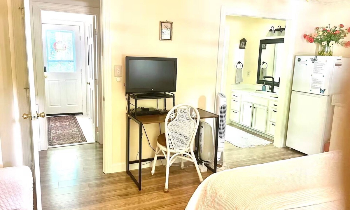 Cary Apartment | Cary Cottage Studio w/Private Fenced Yard- Close to Greenway + Fast Internet