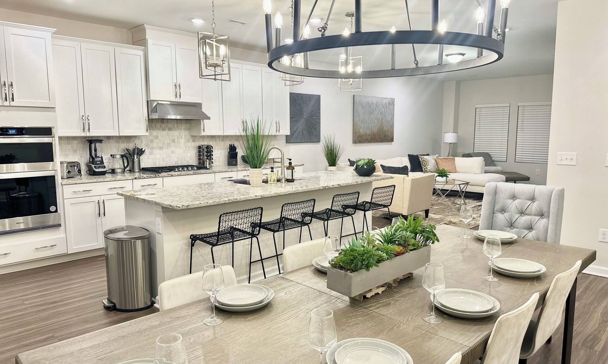 Cary House | Cary RTP Lux-6/7 Beds, 2 King Beds, 3.5 Bath-Pool