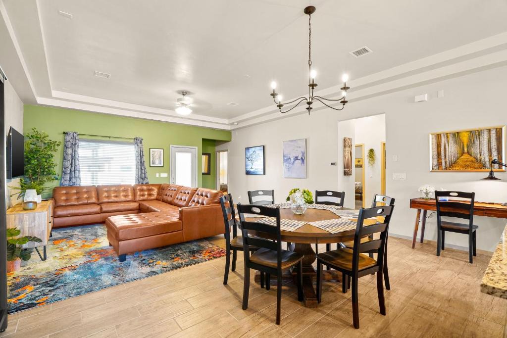 Biggs Field House | Casa Agave - Comfortable Eastlake Retreat