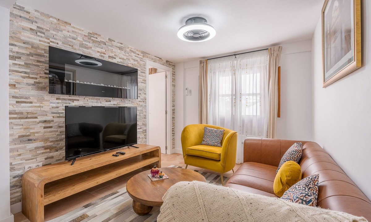 Sacromonte Apartment | Casa al Andalus: Chic, Serene & Posh City Center Pad with WiFi and air conditioning!