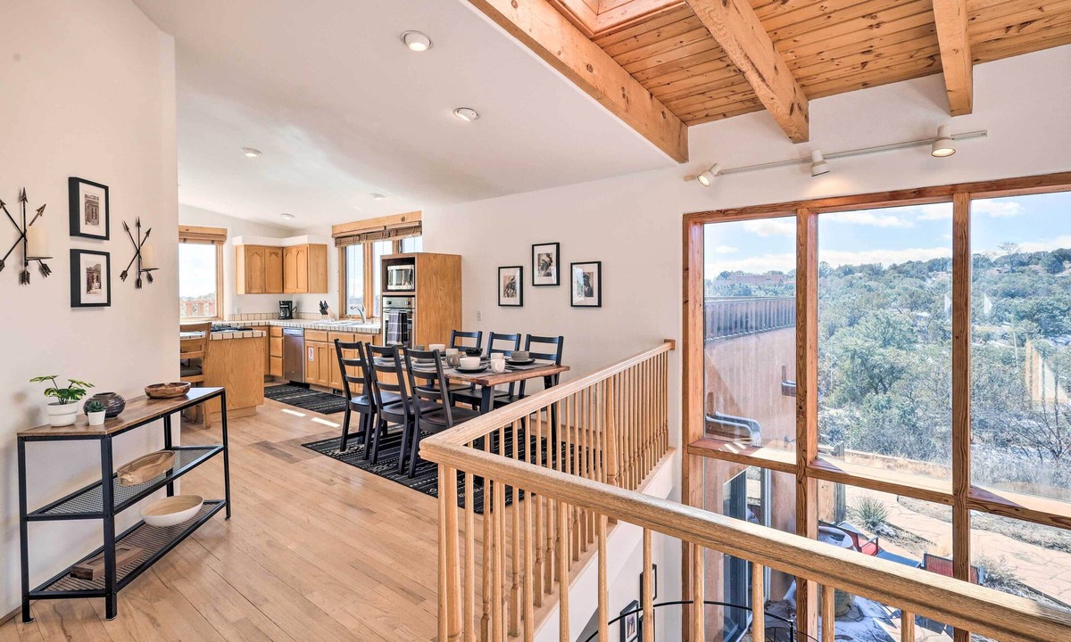 Vista Encantada Cottage | Casa al Reves Pueblo-style House With Views!