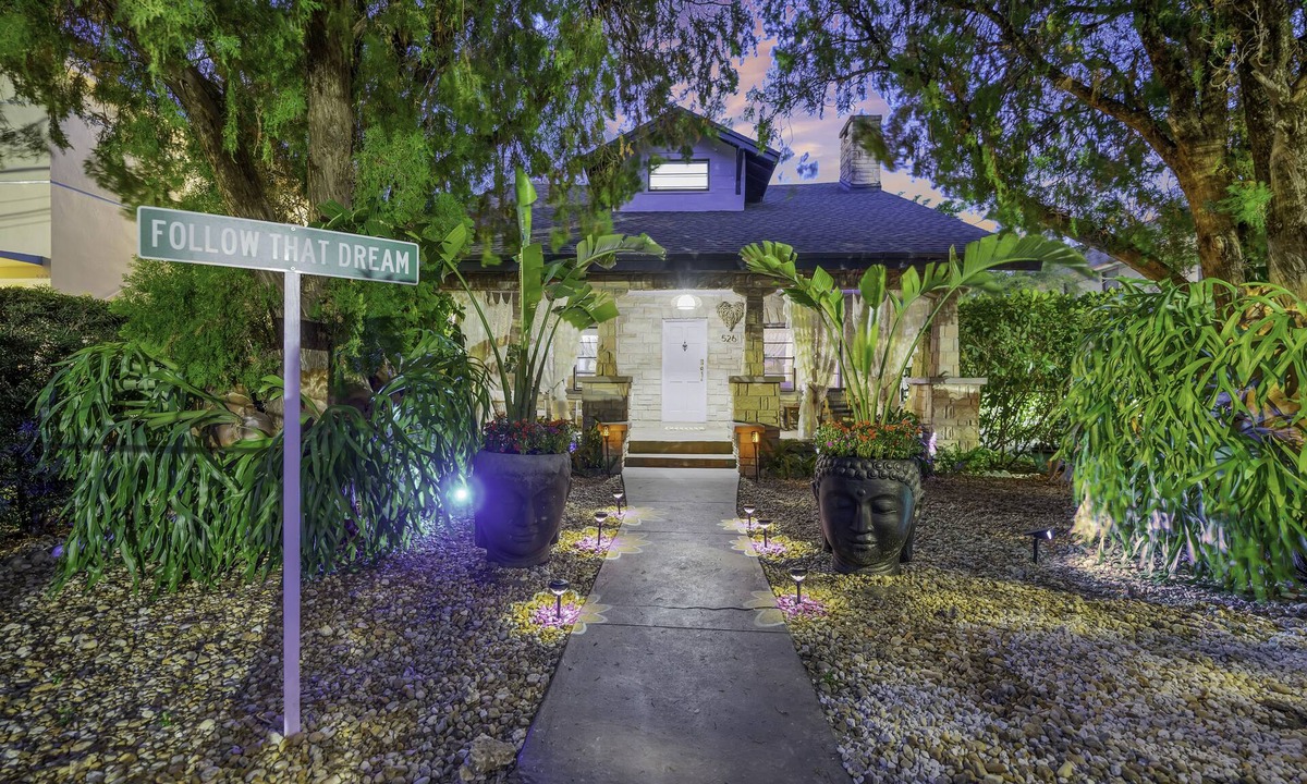 East Little Havana Villa | Casa Alaïa | West Brickell | Sleeps 20 | Pool&Spa