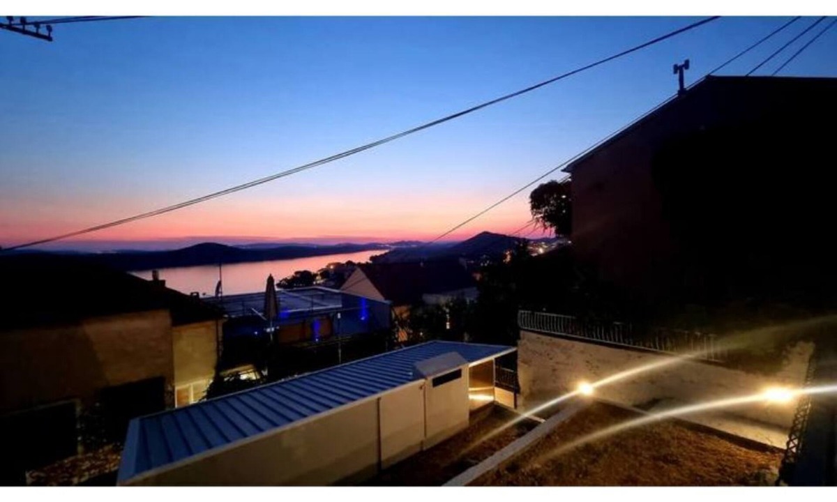 Sibenik Old Town House | Casa Alisa ★ 4 BR with Jacuzzi,Terrace & Parking ★
