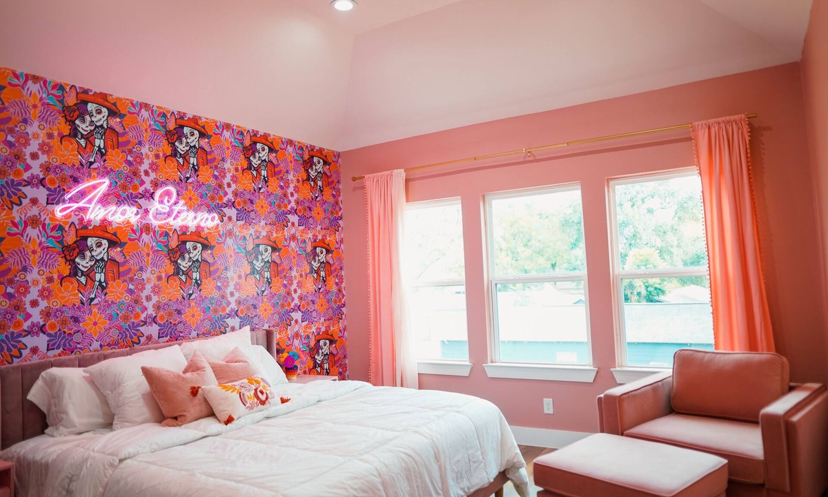 Northside House | Casa Amor Eterno Vibrant New 3 bedroom house