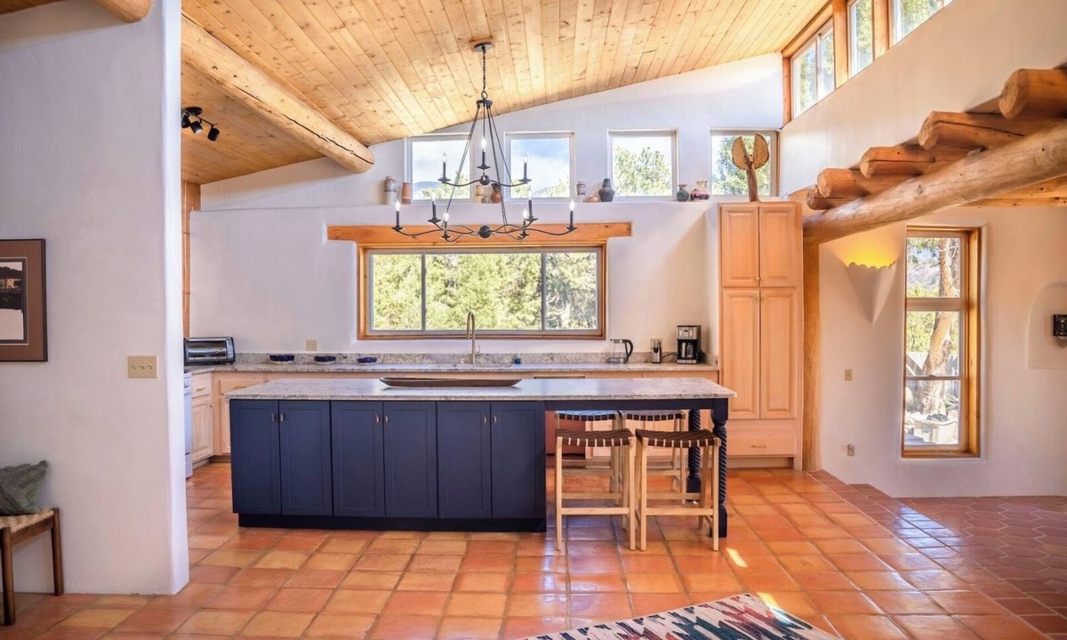 Valdez House | Casa Angel - 3 Bedroom Pet Friendly Home with Amazing Valley and Mountain Views