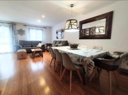 Linsoles House | Casa Arguis