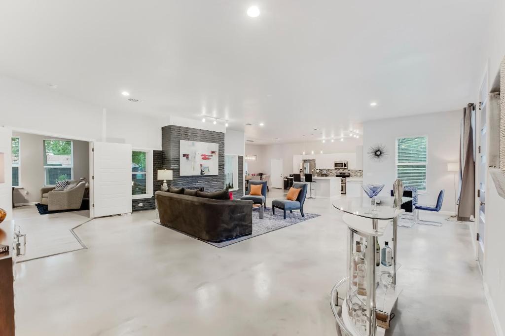 North Shearer Hills House | CASA AVE MARIA