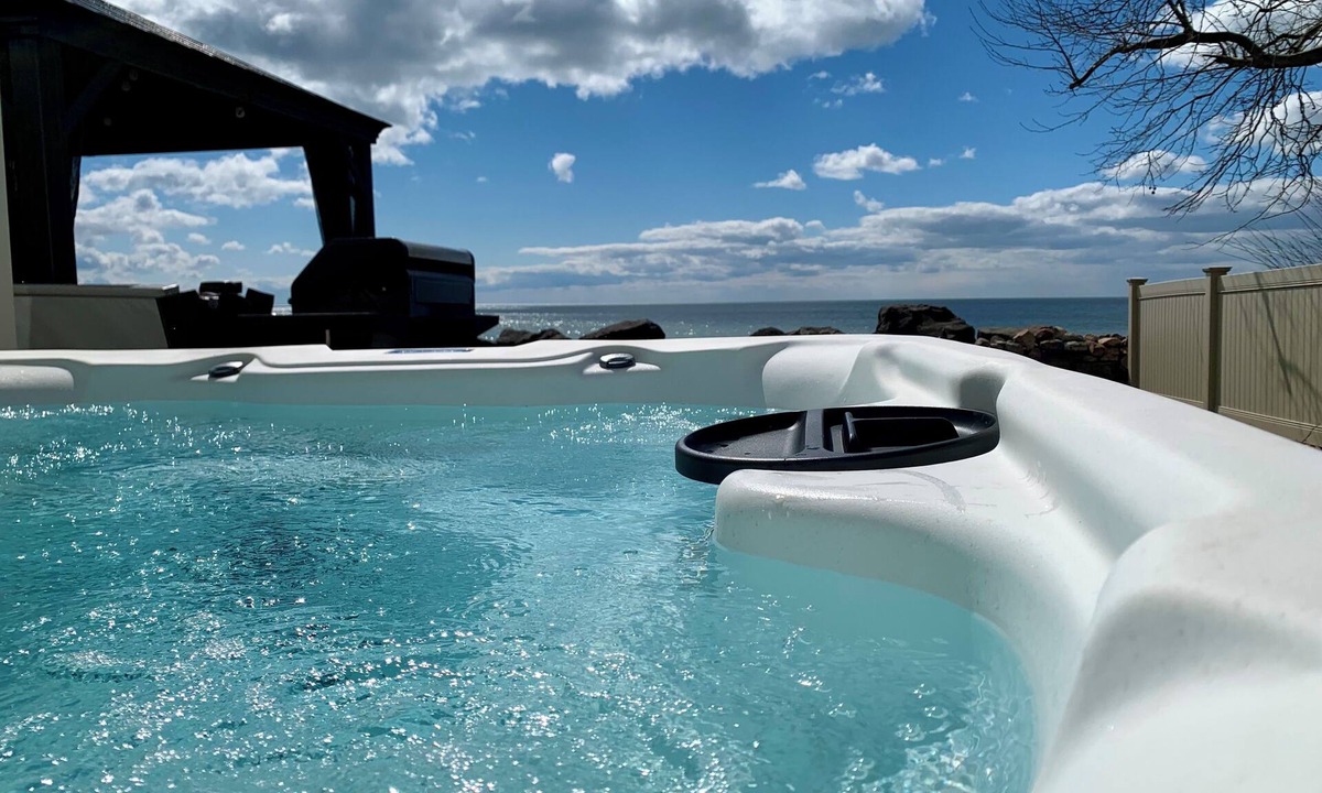 Leamington Cottage | Casa Azul - Cozy Waterfront Cottage near Point Pelee