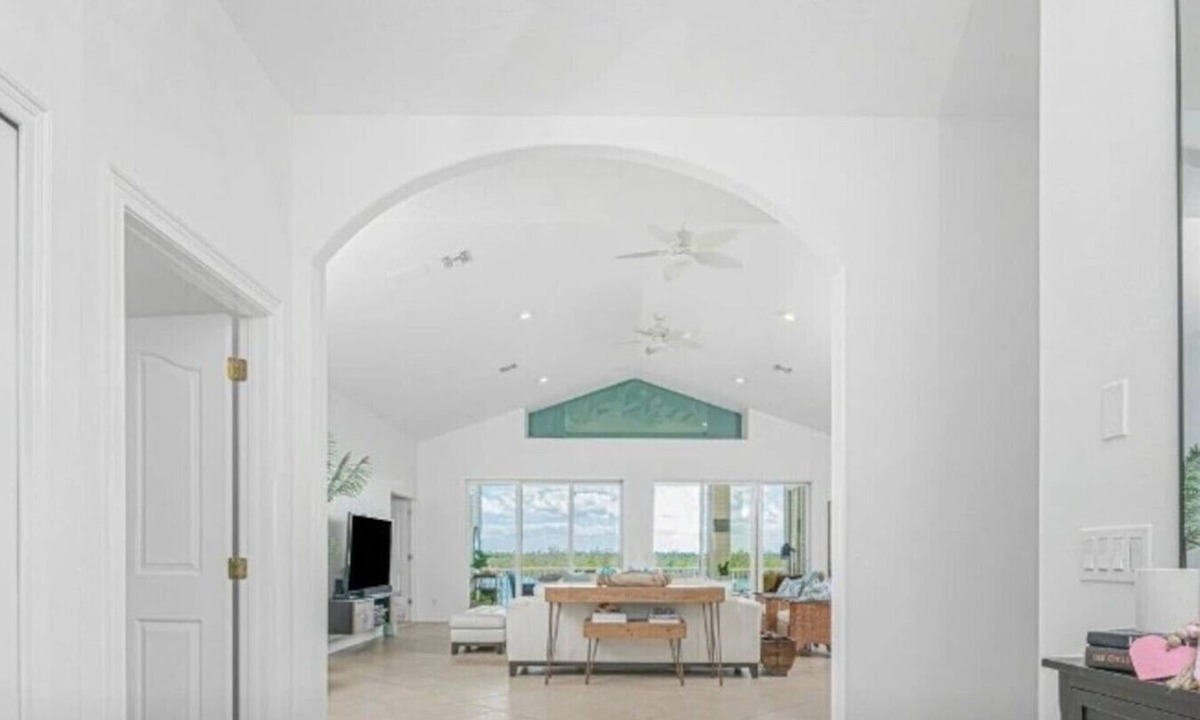 Englewood House | Casa Bahia-Luxury Bayfront Pool Home with Studio