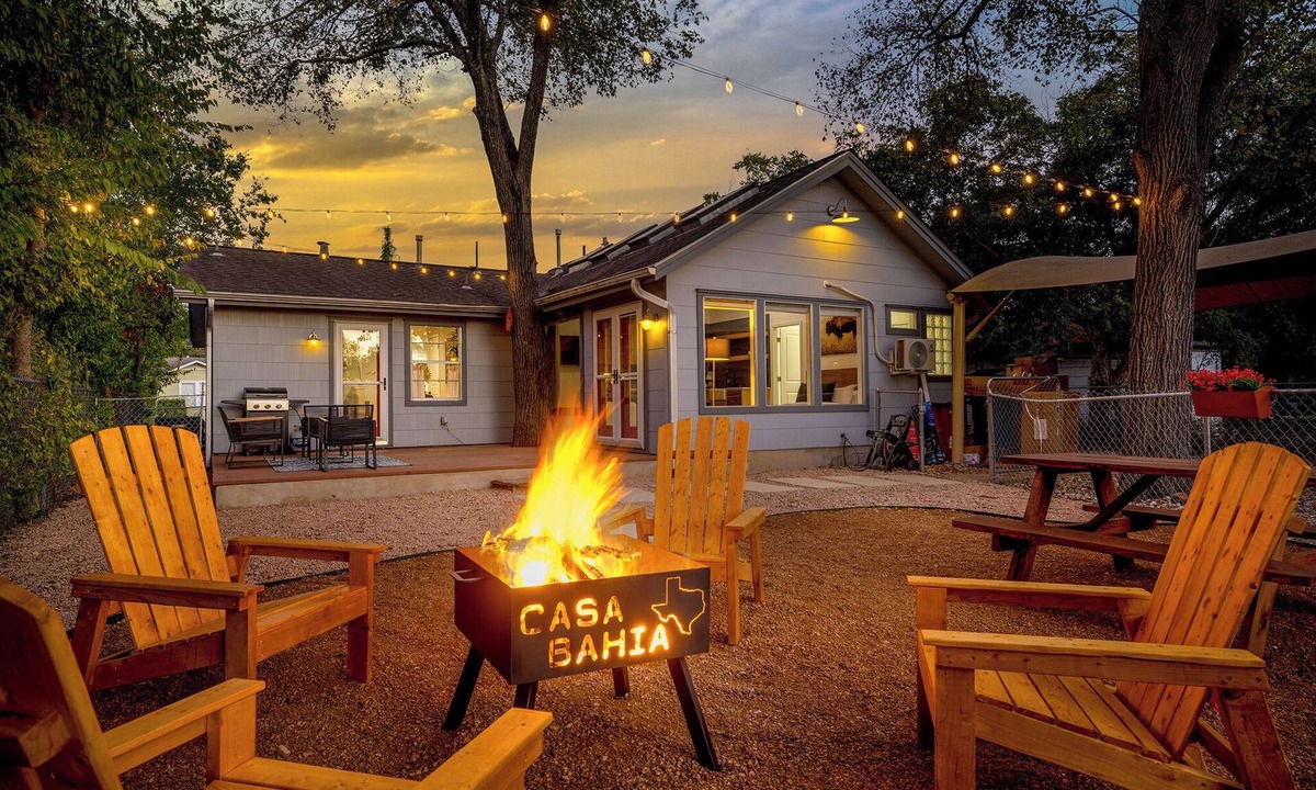 South Manchaca House | Casa Bahia - Pool, Western Bar, HUGE Resort Backyard, Sleeps 17 across 3 units!