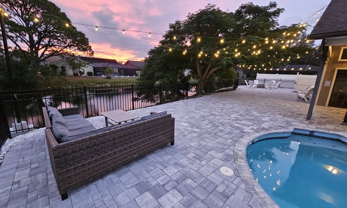 Palma Sola House | Casa Bella-5BR/Waterfront/Pool/Spa