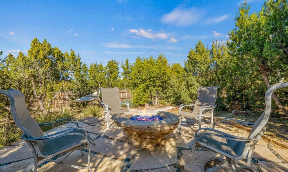 Las Campanas House | Casa Bella - Hot tub, well equipped and mountain views